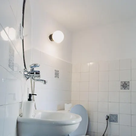 Dedo Pene Guest house 2*